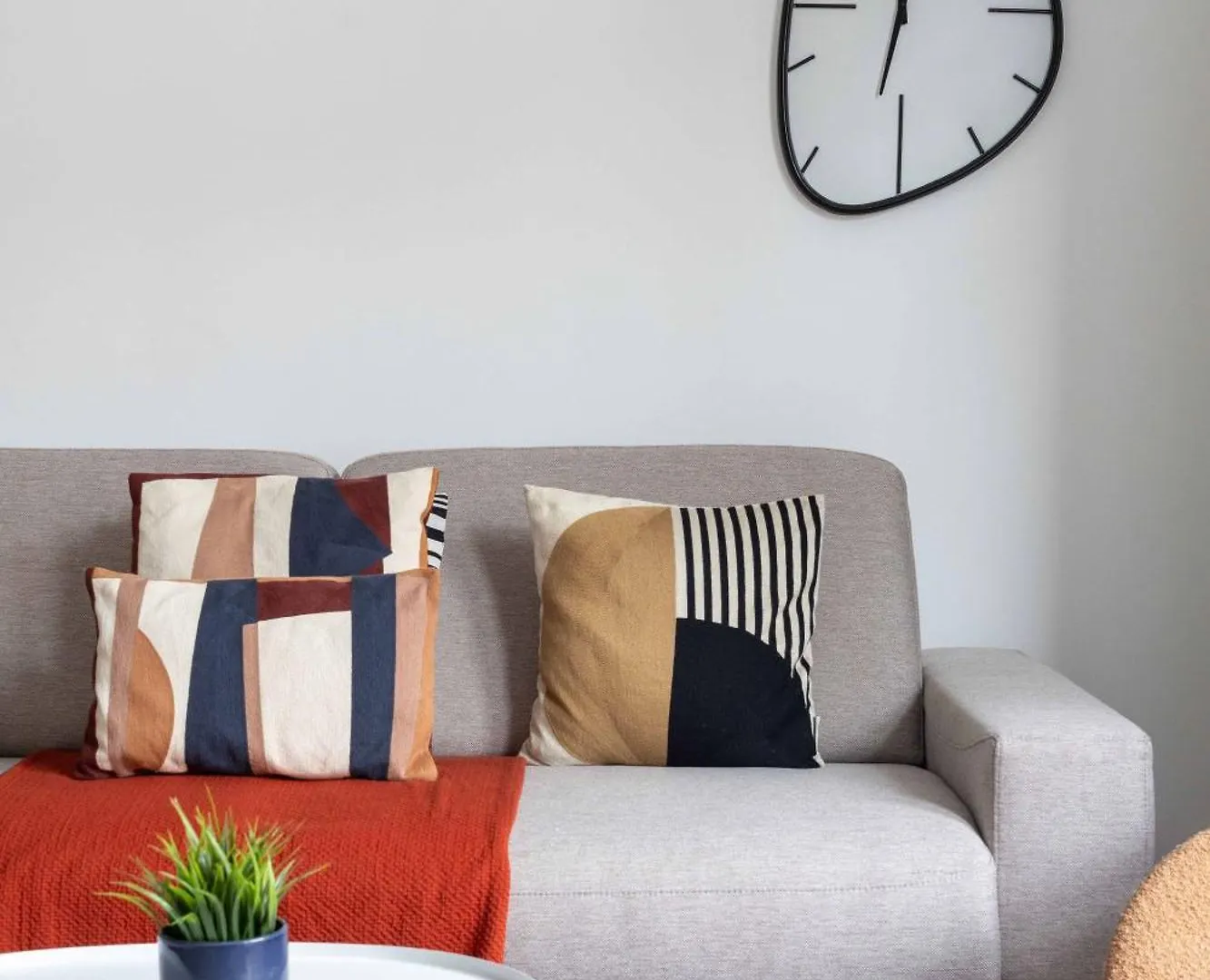 Inviting And Bright 7-Person Apartment In Antwerp
