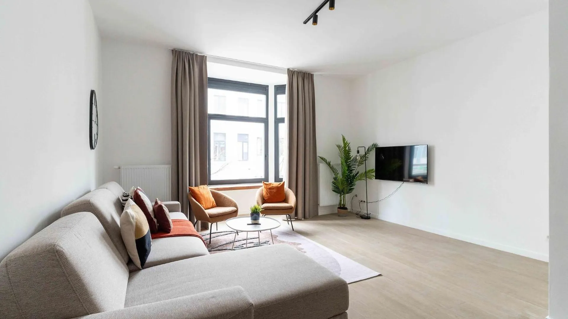 Inviting And Bright 7-Person Apartment In Antwerp Belgium