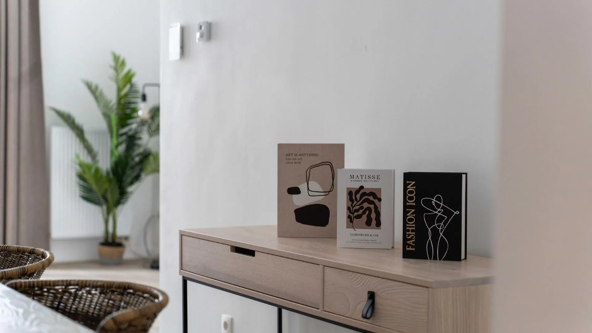 Inviting And Bright 7-Person Apartment In Antwerp 0*,