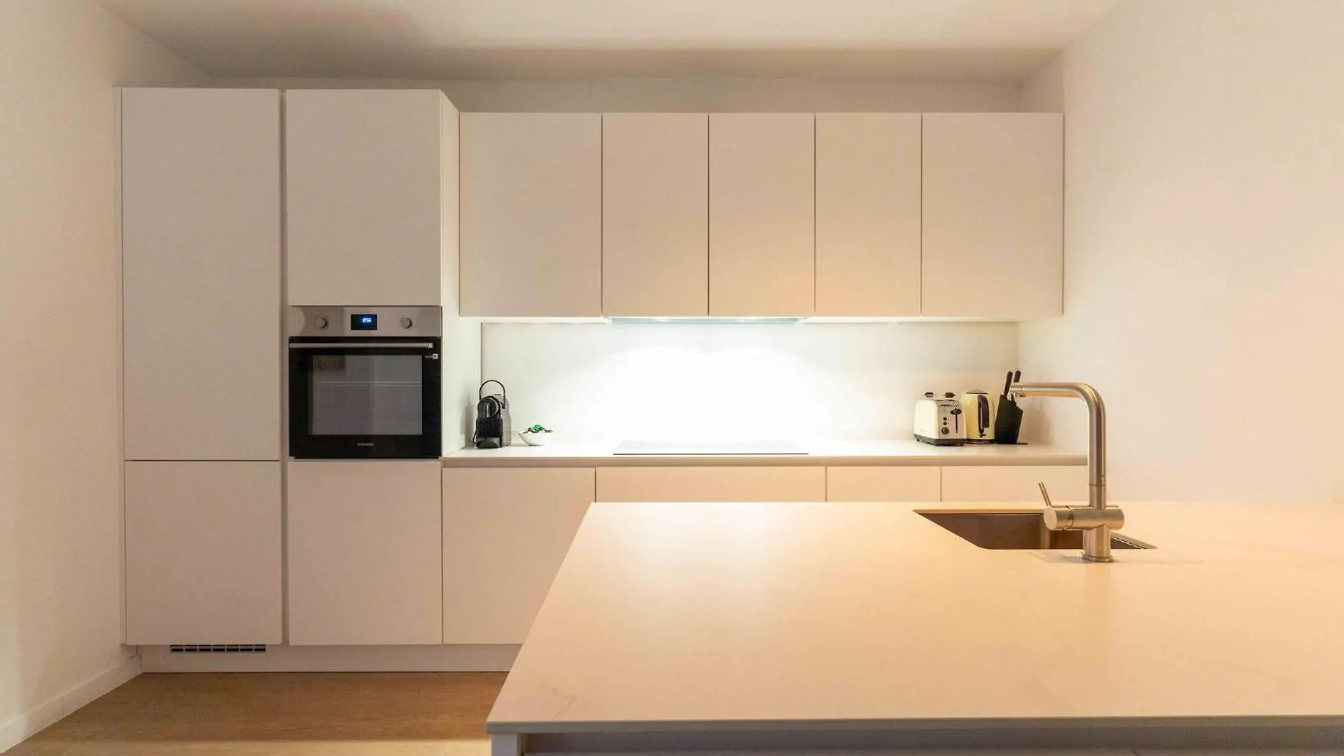 Inviting And Bright 7-Person Apartment In Antwerp