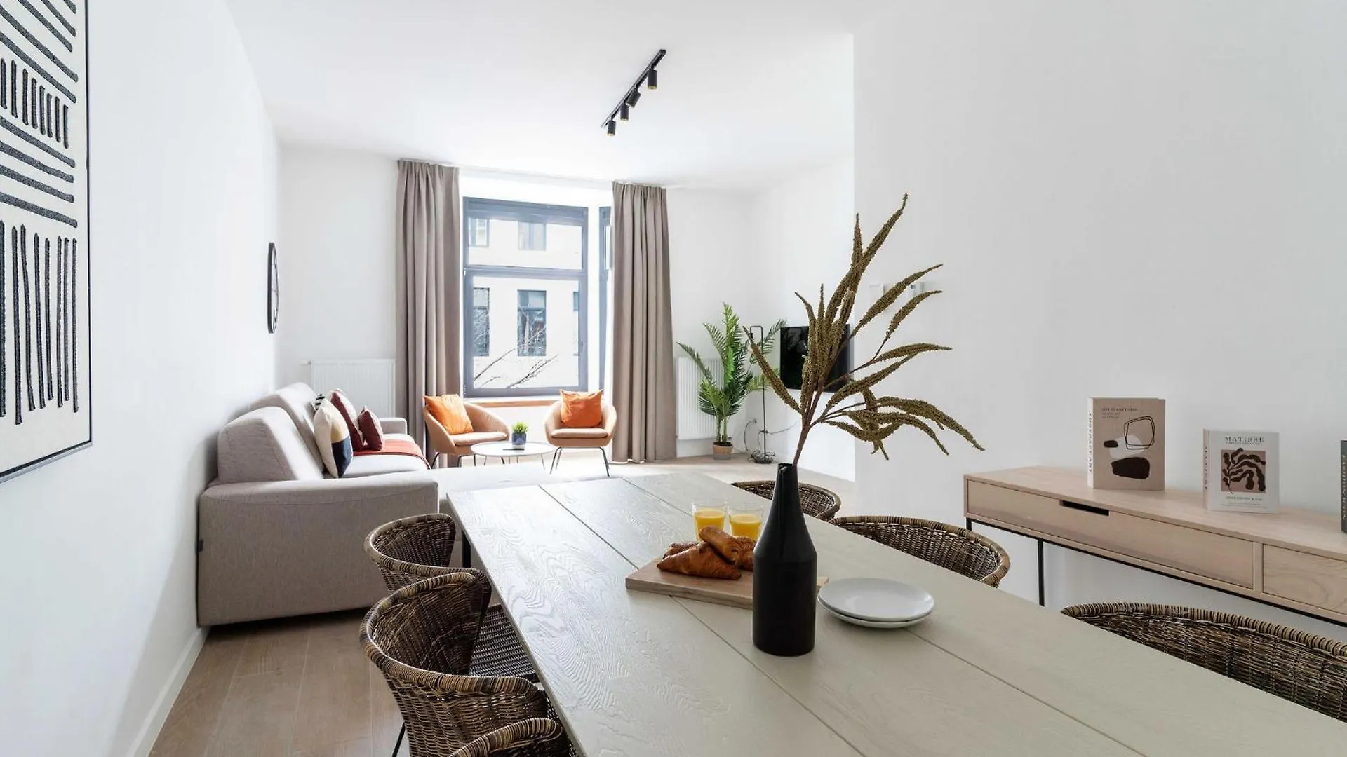 Inviting And Bright 7-Person Apartment In Antwerp
