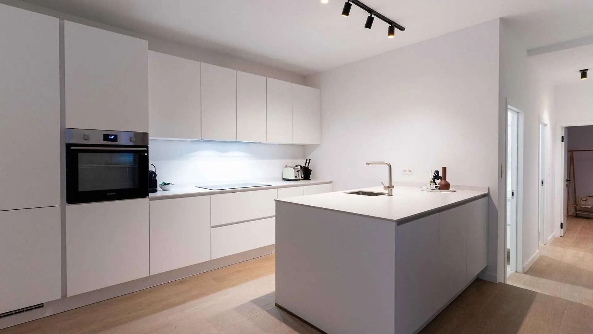 Inviting And Bright 7-Person Apartment In Antwerp