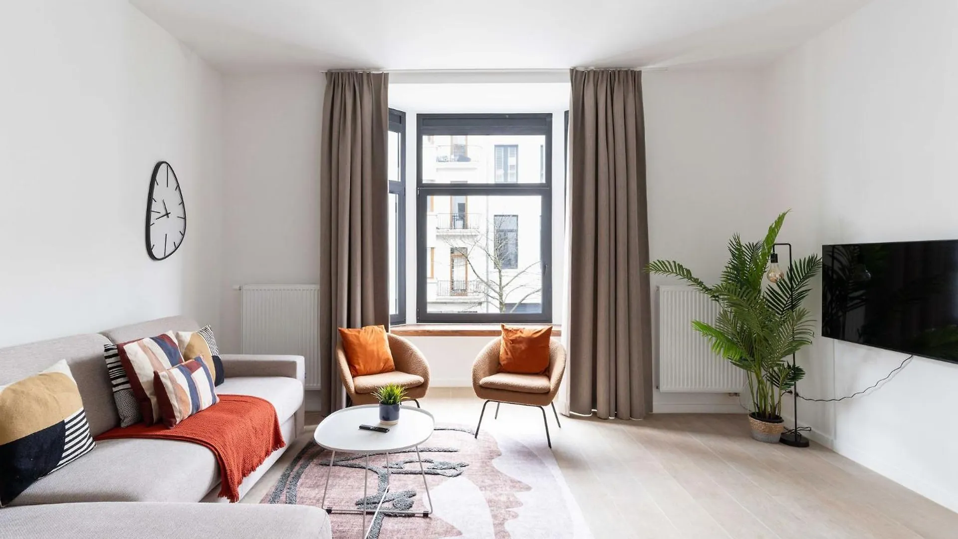 Inviting And Bright 7-Person Apartment In Antwerp
