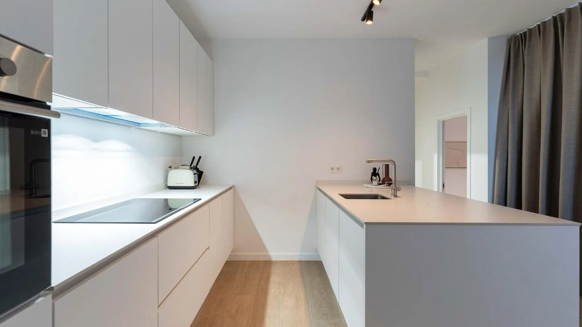 Inviting And Bright 7-Person Apartment In Antwerp