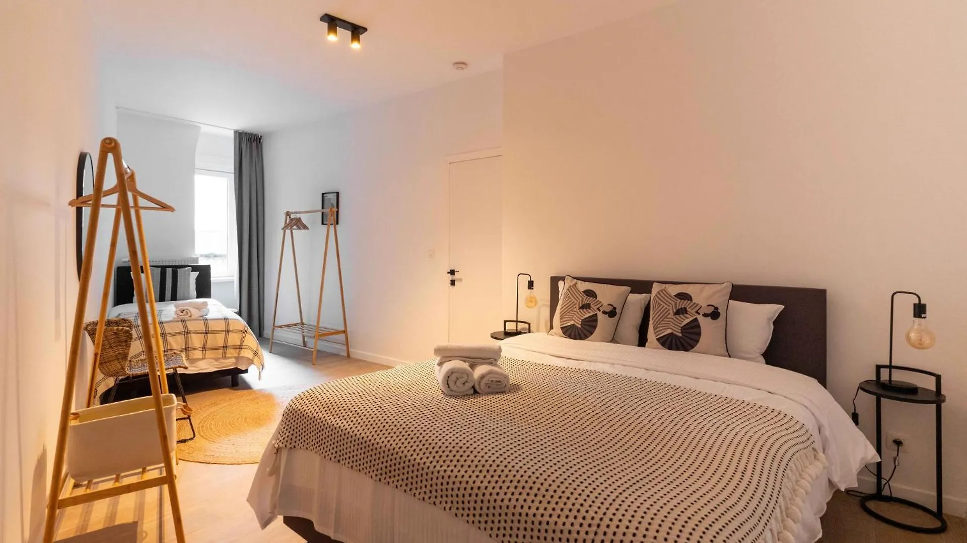 Inviting And Bright 7-Person Apartment In Antwerp 0*,