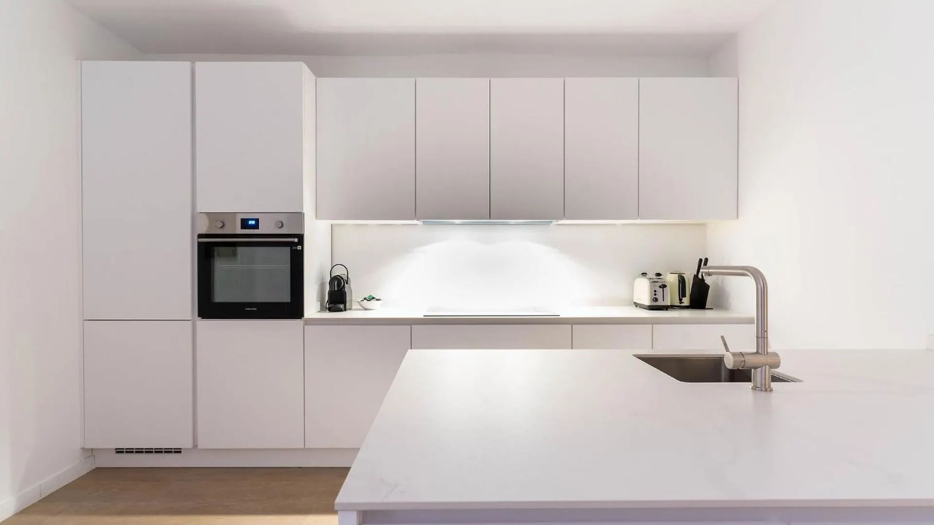 Inviting And Bright 7-Person Apartment In Antwerp Belgium