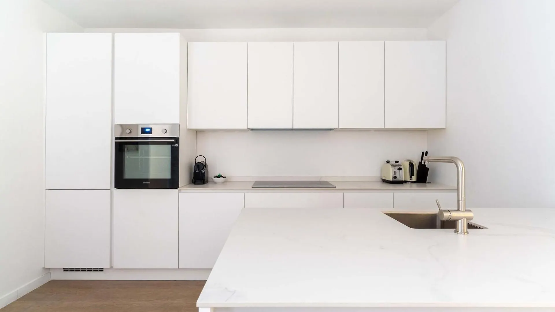 Inviting And Bright 7-Person Apartment In Antwerp