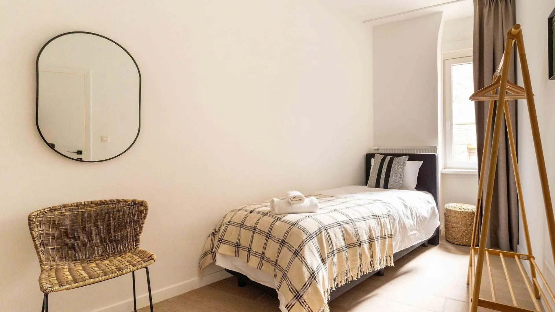 Inviting And Bright 7-Person Apartment In Antwerp
