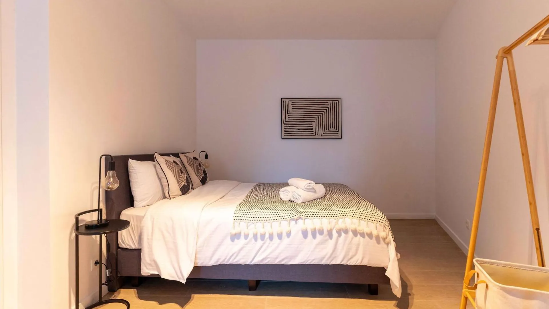 Inviting And Bright 7-Person Apartment In אנטוורפן