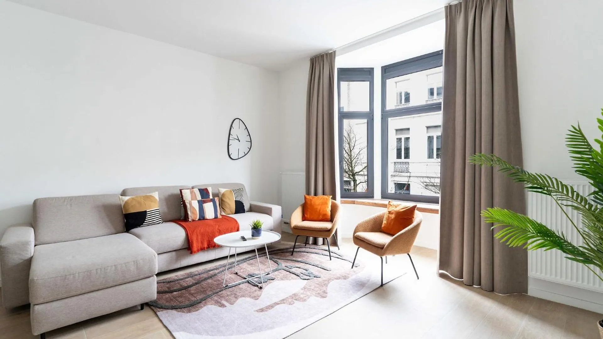 Inviting And Bright 7-Person Apartment In אנטוורפן